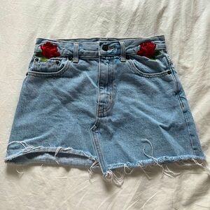 Rose detailed embroidered jean mini skirt